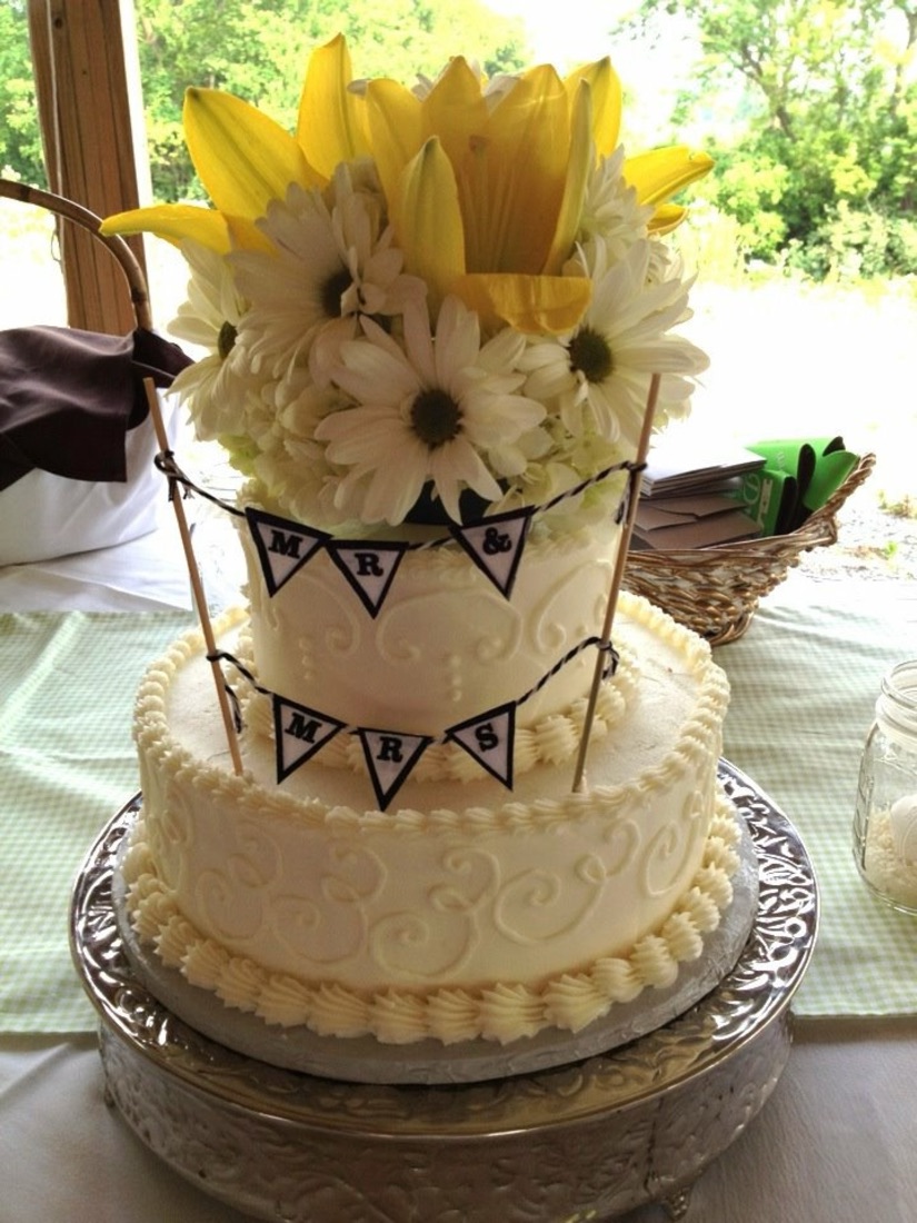 Wedding cake with floral detail